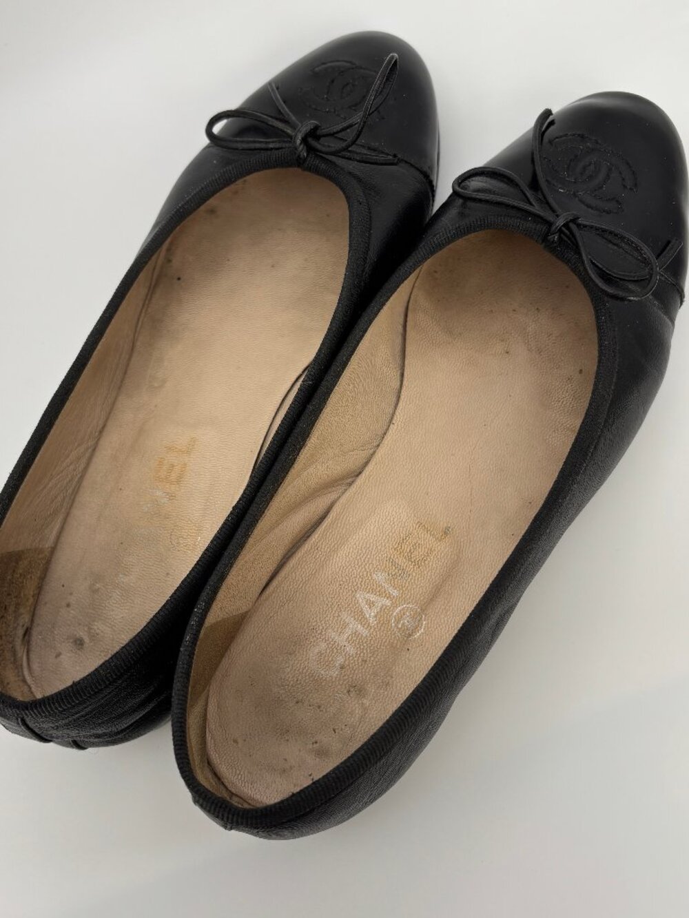 CHANEL Black Leather CC Logo Bow Ballet Flats Size 35.5 - Picture 5 of 8